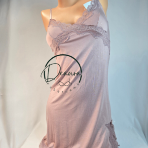 Mályvaszín Lemila kombiné csipkével- Viszkóz